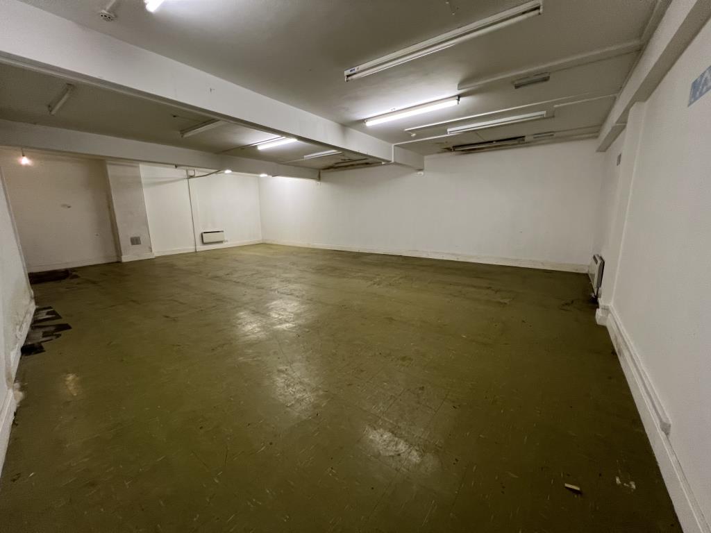 Lot: 89 - SUBSTANTIAL RESIDENTIAL DEVELOPMENT WITH OUTSTANDING VIEWS PLANNING FOR TWELVE APARTMENTS - Storage room to the rear of 5 Montpellier Road